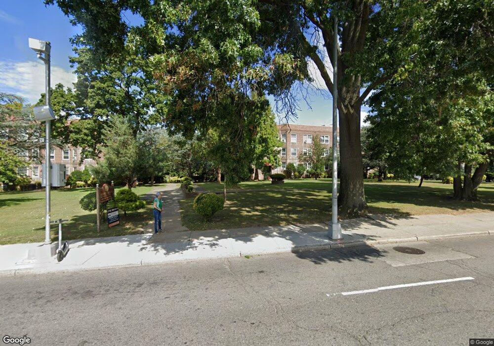 141-41 Union Turnpike unit 3N, Flushing, NY 11367 - photo 1