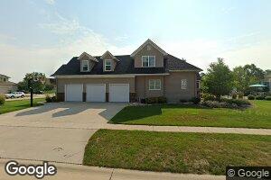 520 Chestnut Dr, Robins, IA 52328