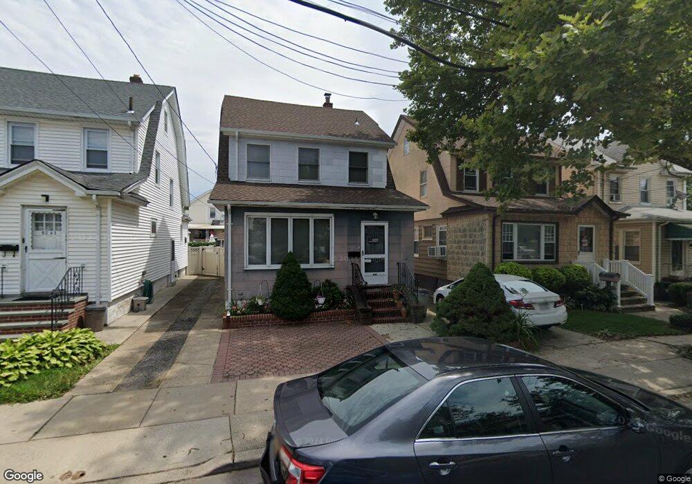 9245 245th St, Floral Park, NY 11001 - photo 1