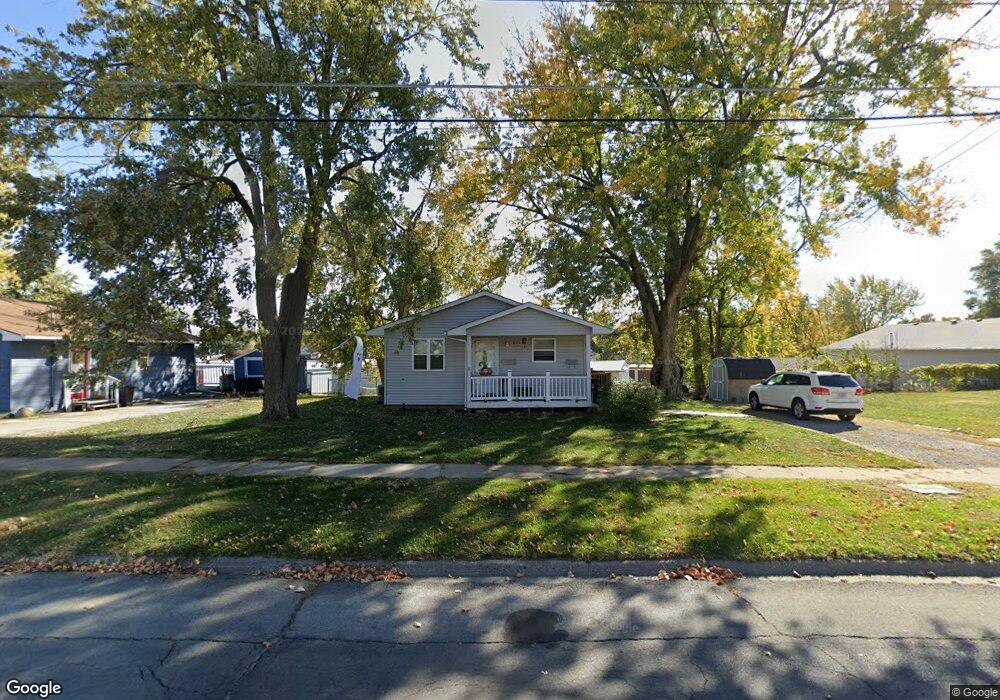 825 N 3rd Ave E, Newton, IA 50208 - photo 1