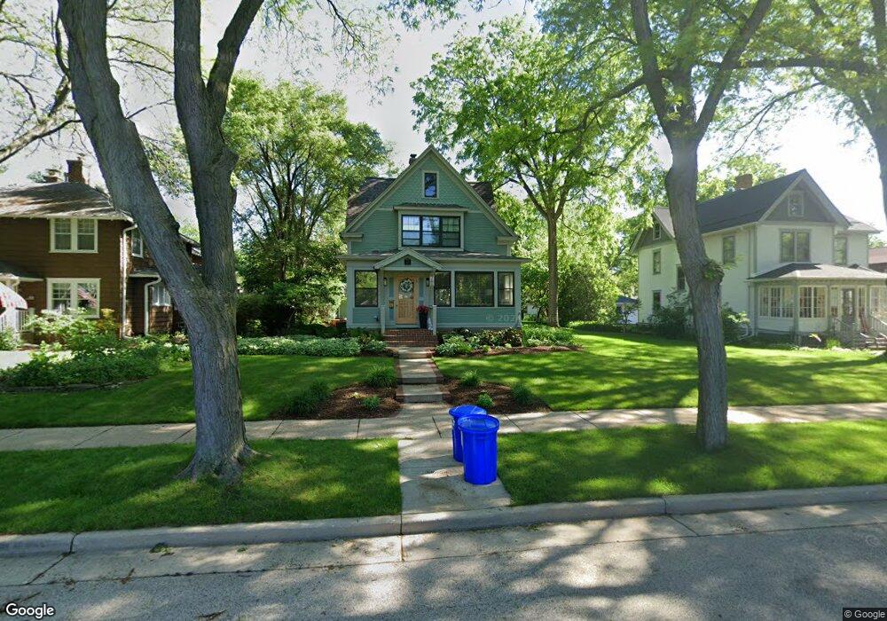 520 W Labelle Ave, Oconomowoc, WI 53066 - photo 1