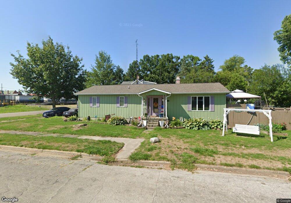 607 Delavan St, Lincoln, IL 62656 - photo 1