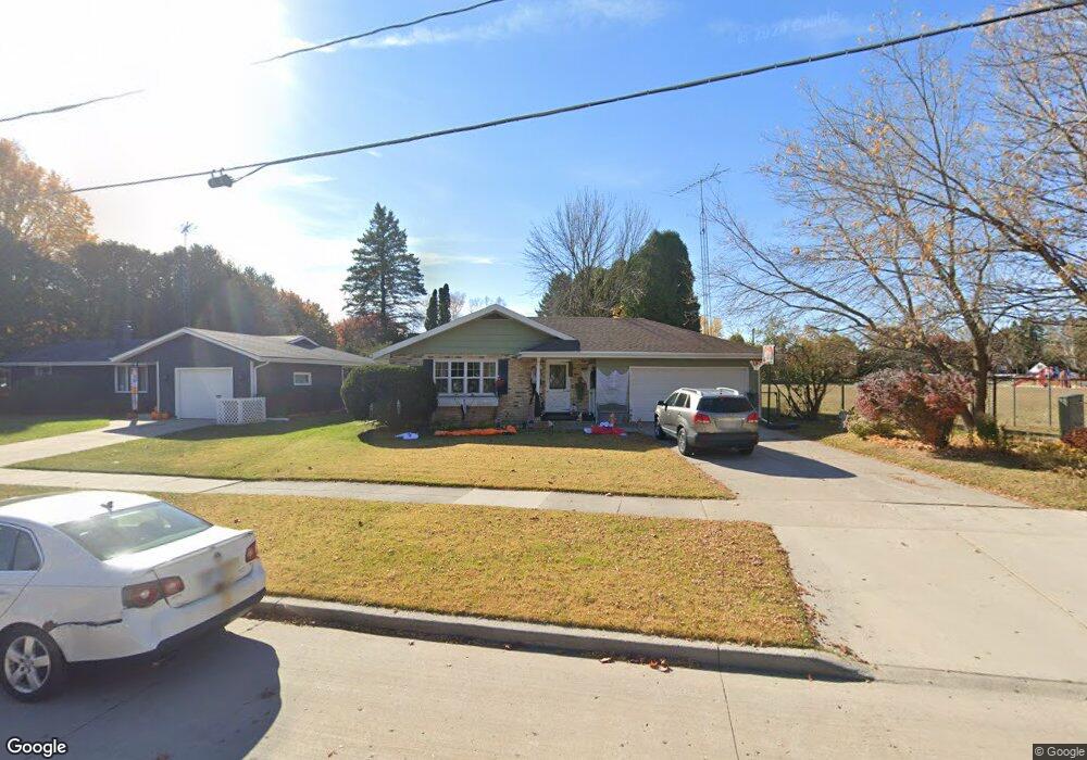 1525 Menasha Ave, Manitowoc, WI 54220 - photo 1