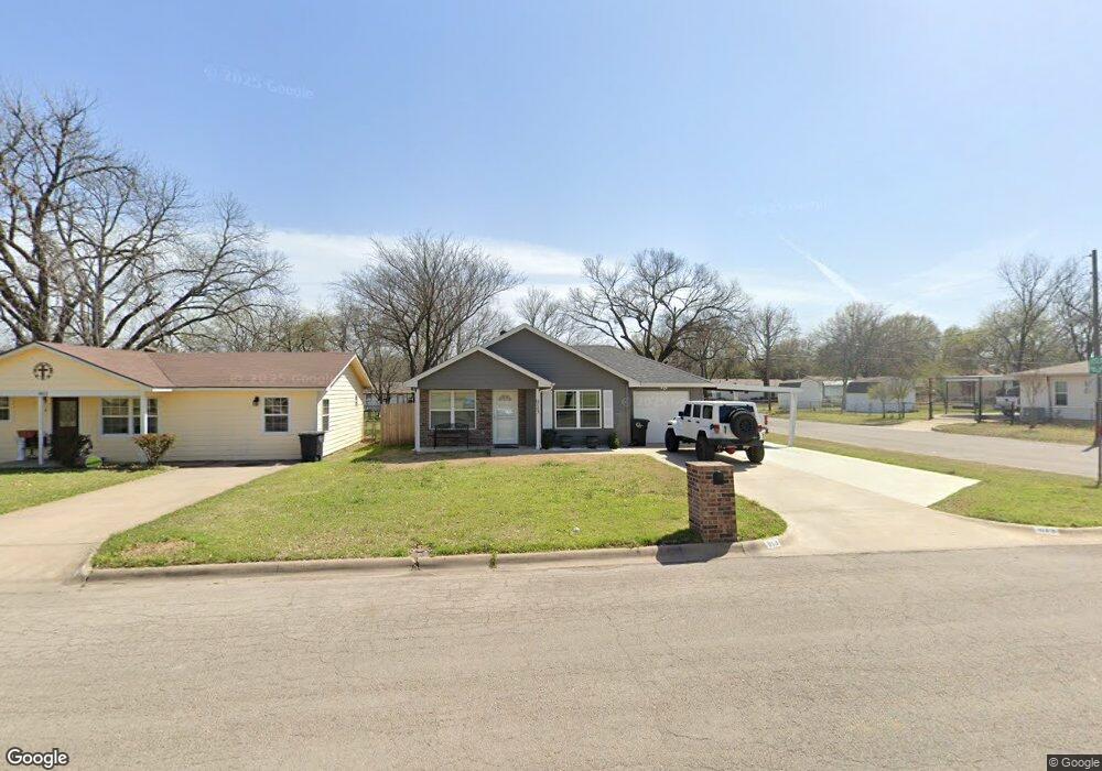 913 Phillips St, Cleburne, TX 76033 - photo 1