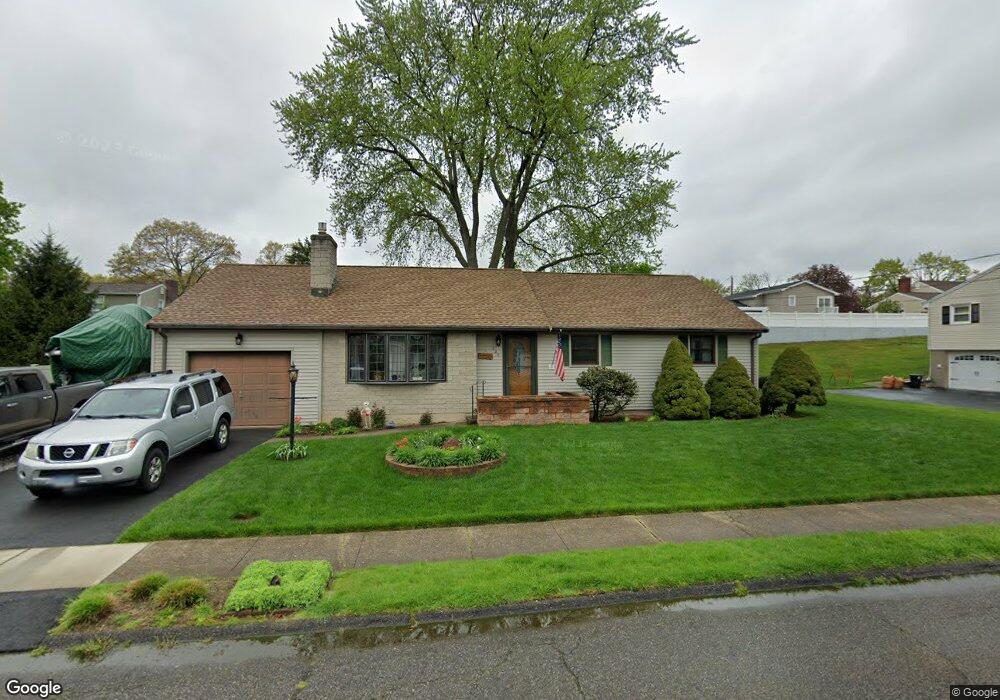 220 Goldbach Dr, Stratford, CT 06614 - photo 1