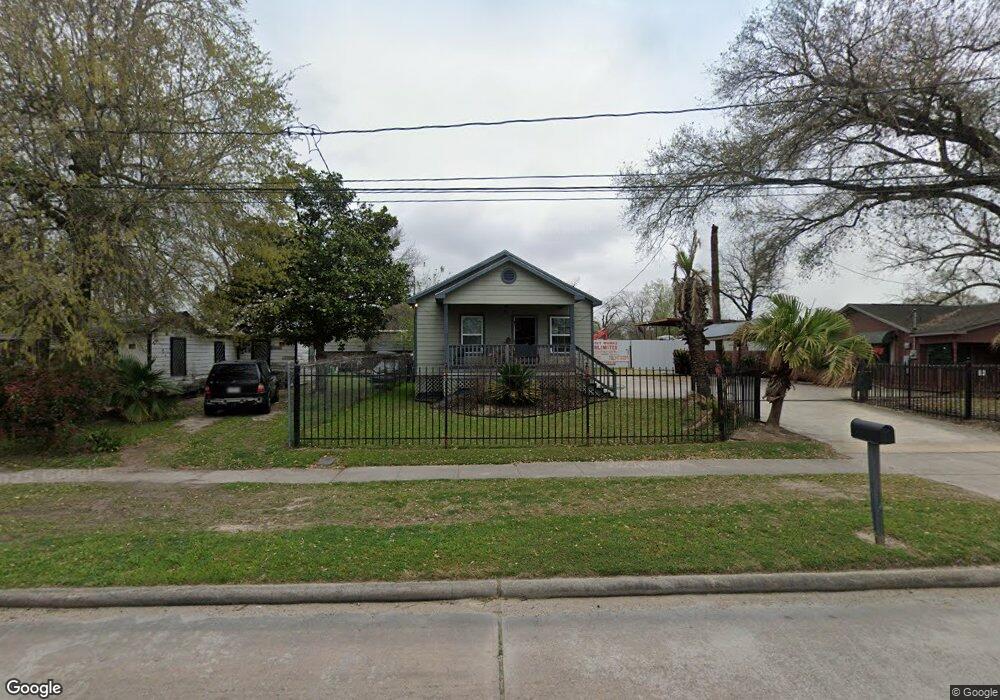 812 N Victory Dr, Houston, TX 77088 - photo 1