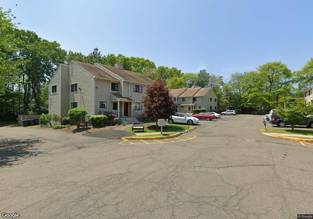 87 Lance Cir unit 87, Bridgeport, CT 06606 - photo 1