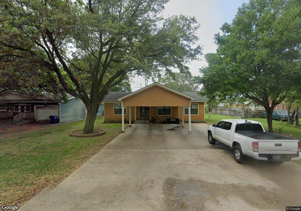 3210 8th St, Bay City, TX 77414 - photo 1