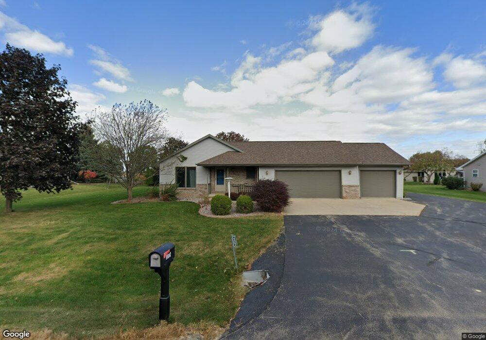 W6082 Camron Dr, Appleton, WI 54915 - photo 1