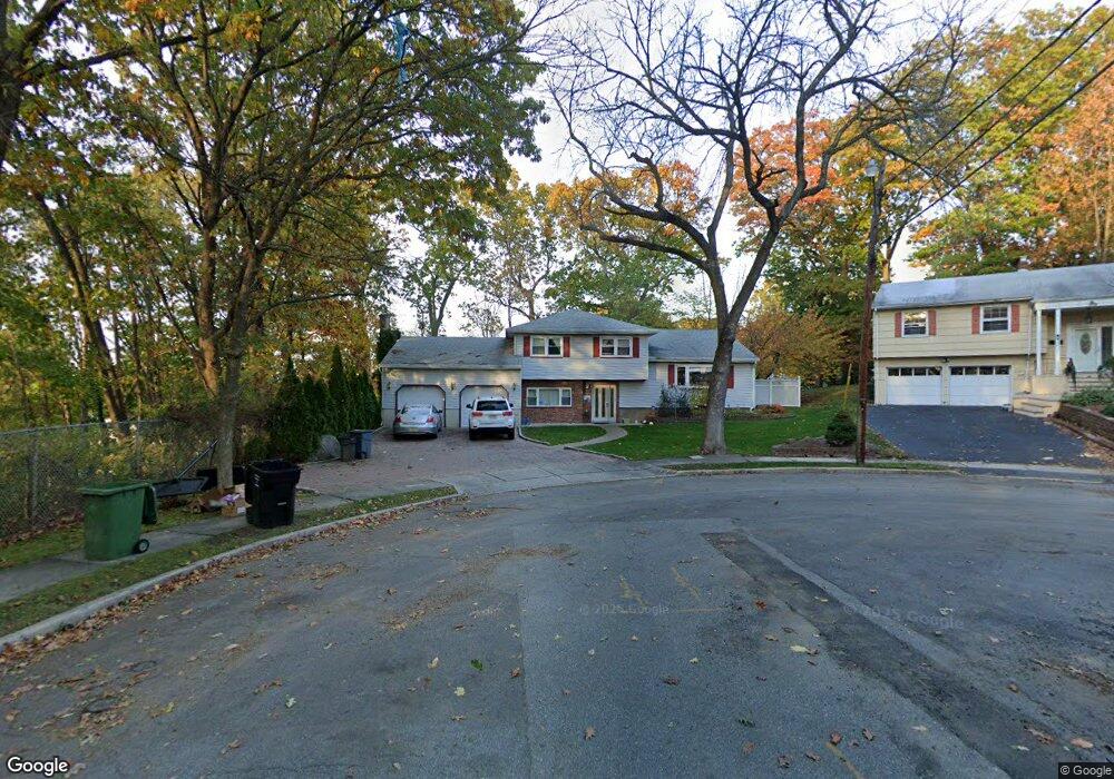 354 Maplewood Dr, Paramus, NJ 07652 - photo 1