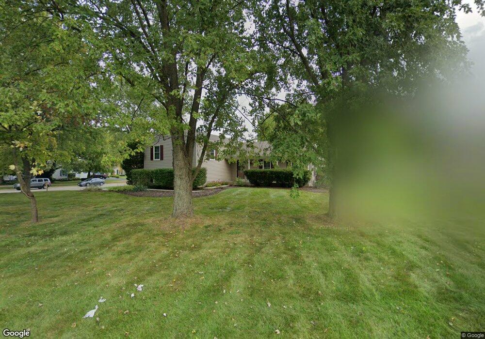 912 Woodland Hills Rd, Batavia, IL 60510 - photo 1