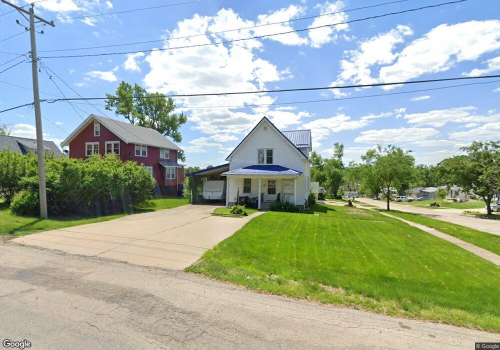 1311 42nd St SE, Cedar Rapids, IA 52403 - photo 1