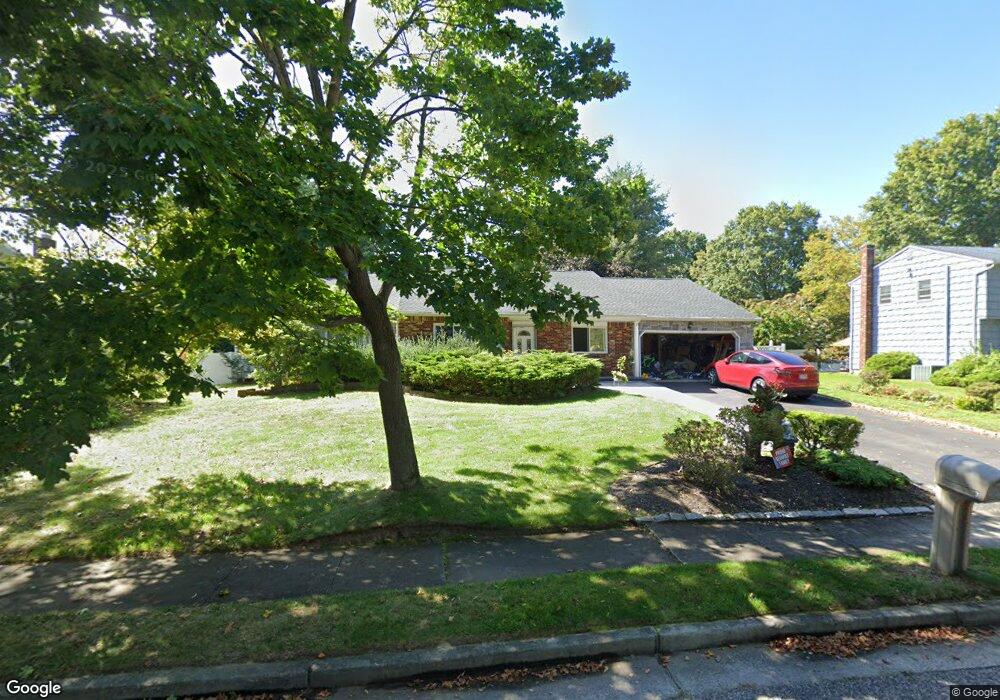 3 Sutton Place, Wheatley Heights, NY 11798 - photo 1