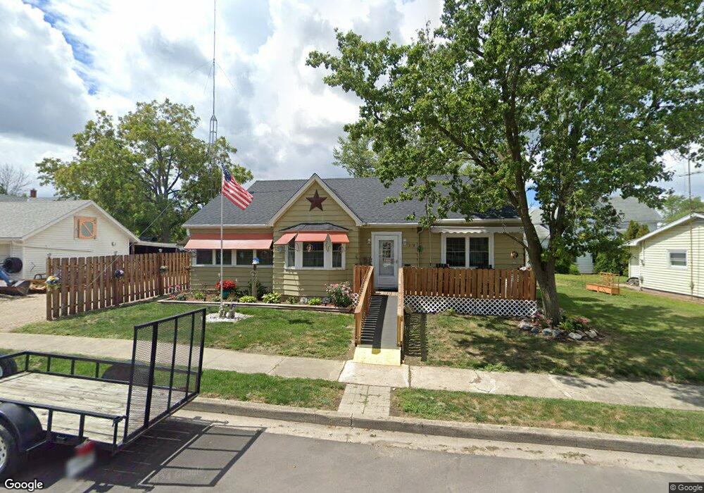 218 Hendricks St, Berne, IN 46711 - photo 1