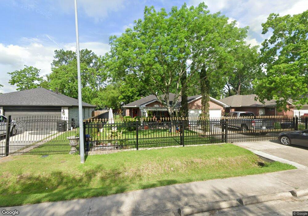 9915 Raymondville Rd, Houston, TX 77093 - photo 1