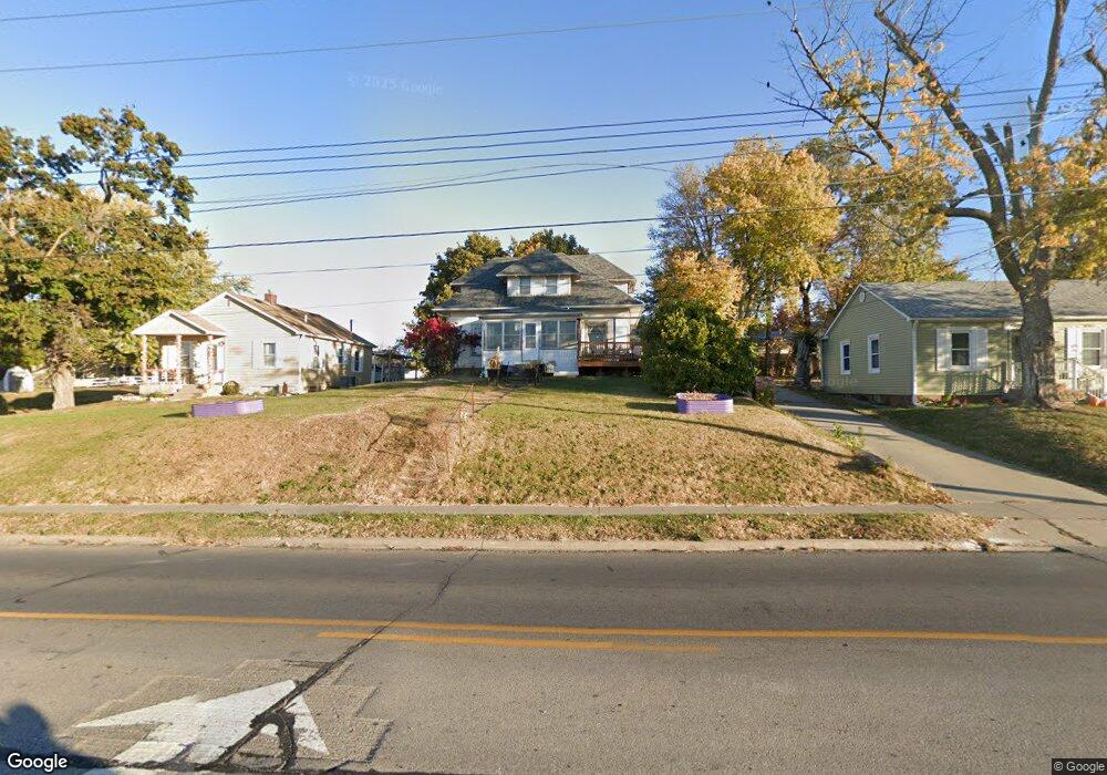 1304 1st Ave E, Newton, IA 50208 - photo 1