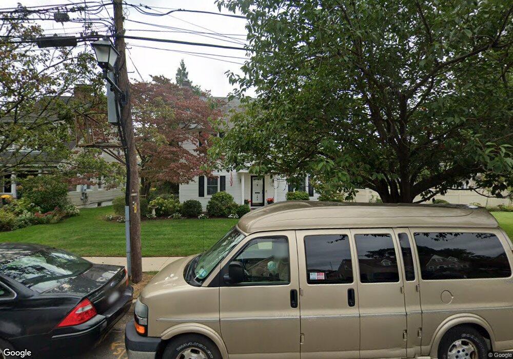 189 Primrose Rd, Williston Park, NY 11596 - photo 1