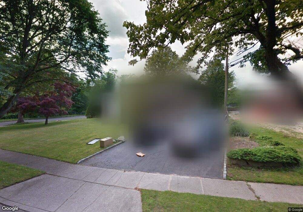 68 Fisher Rd, ComMacK, NY 11725 - photo 1