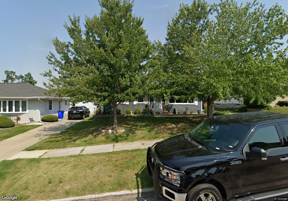 331 26th St NW, Cedar Rapids, IA 52405 - photo 1