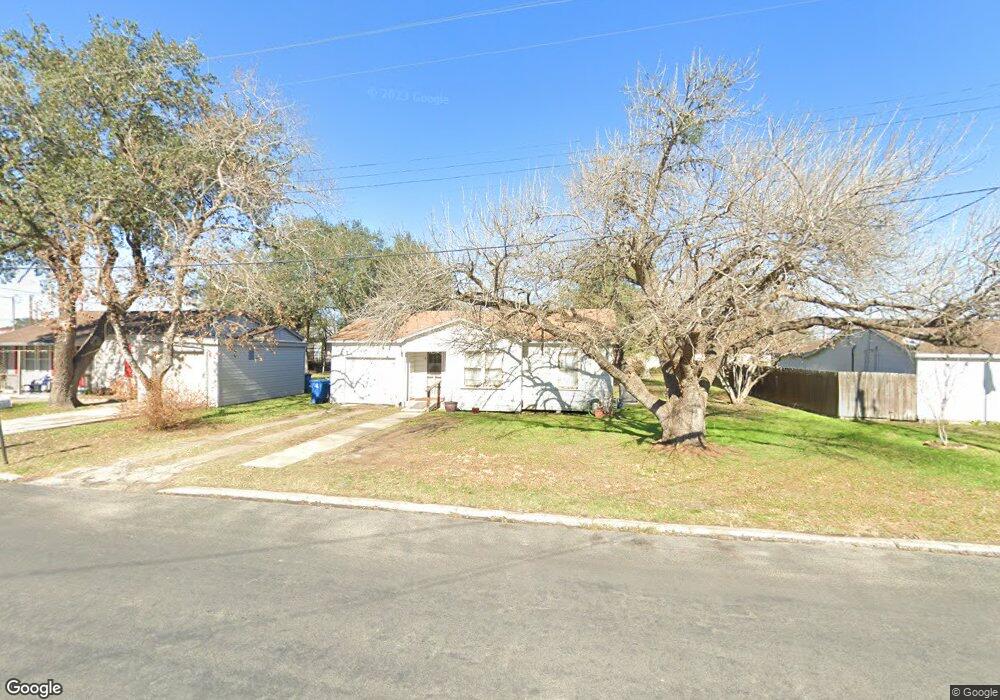 207 E Inez St, Beeville, TX 78102 - photo 1
