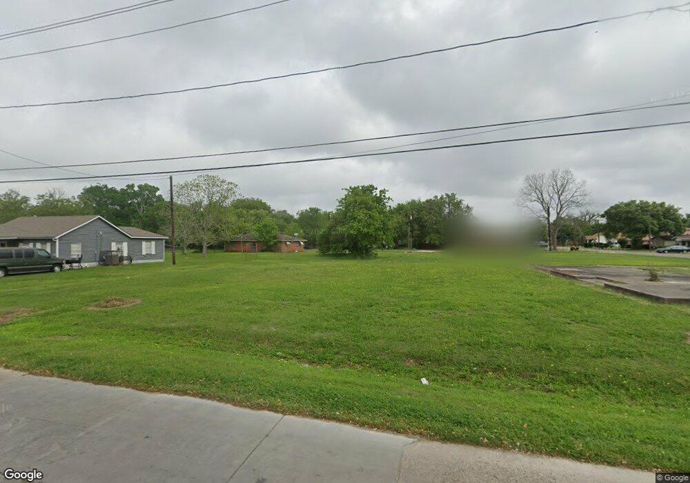 1305 Whitson St, Bay City, TX 77414 - photo 1