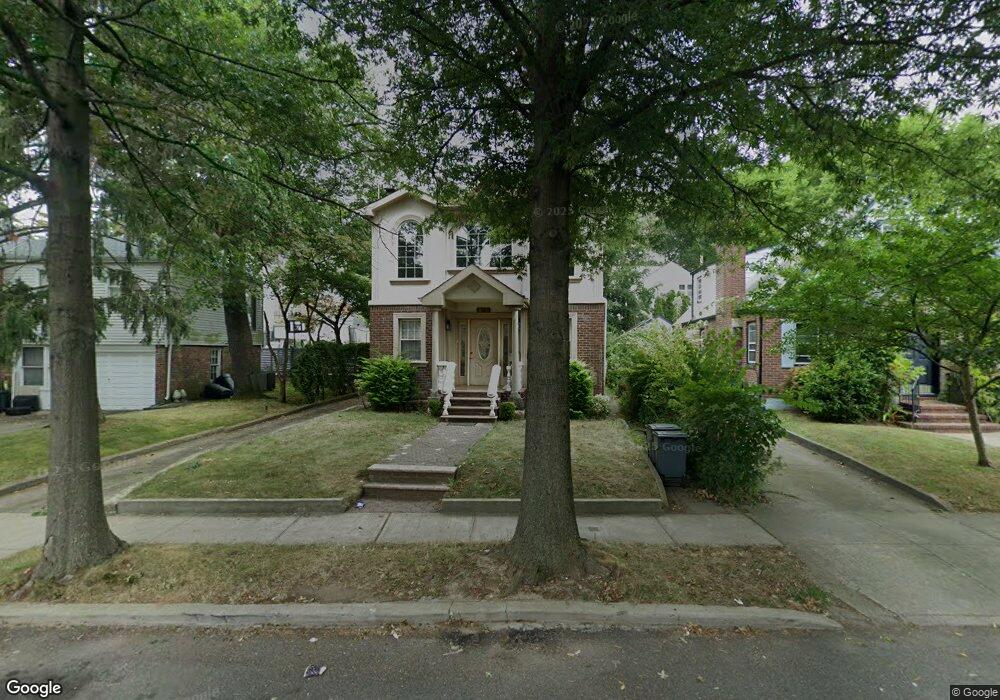 18711 Aberdeen Rd, Jamaica, NY 11432 - photo 1