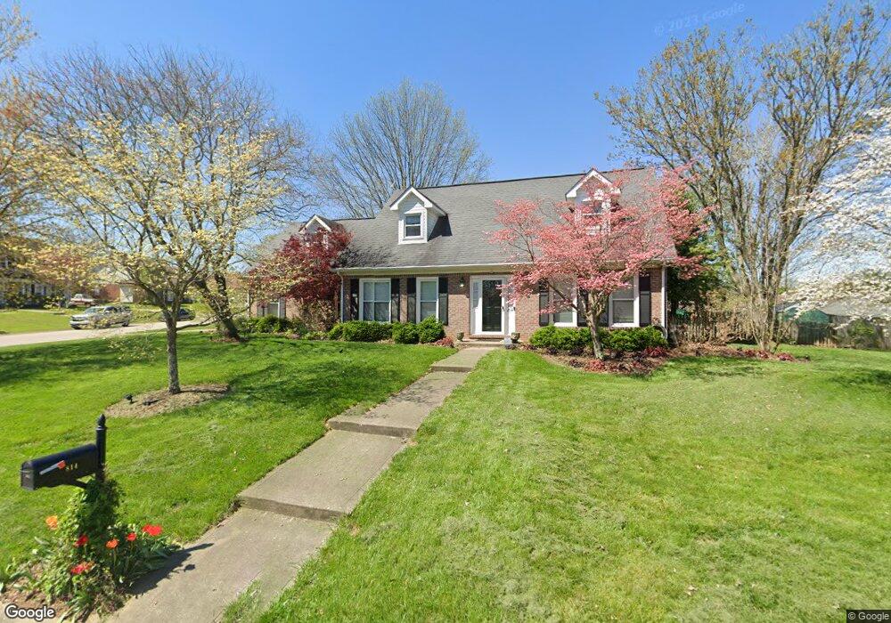 814 Isaac Shelby Cir E, Frankfort, KY 40601 - photo 1