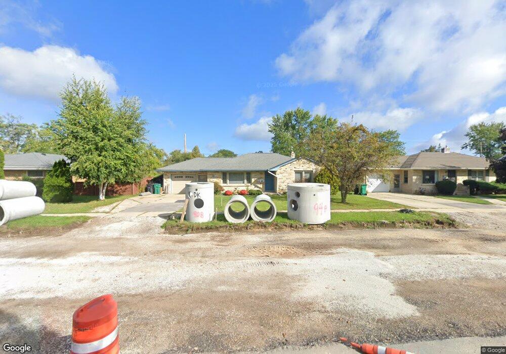 N84W16154 Menomonee Ave, Menomonee Falls, WI 53051 - photo 1