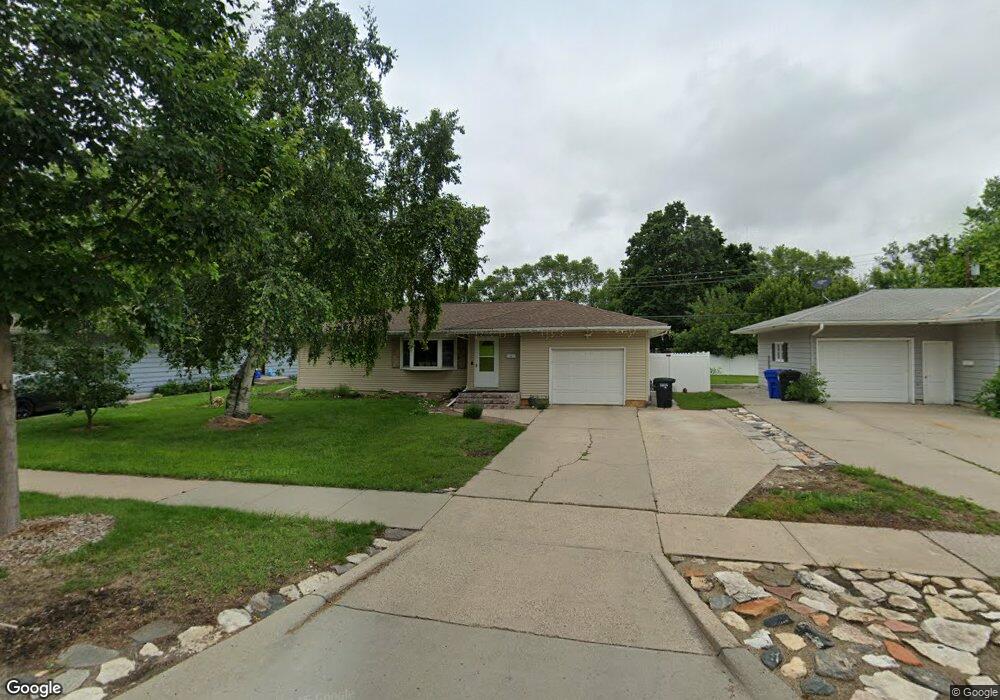 93 25th Ave N, Fargo, ND 58102 - photo 1