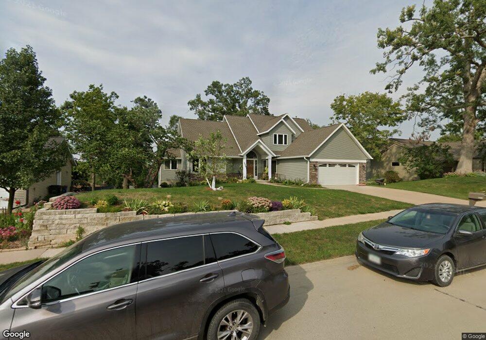 2570 L Ave NW, Cedar Rapids, IA 52405 - photo 1