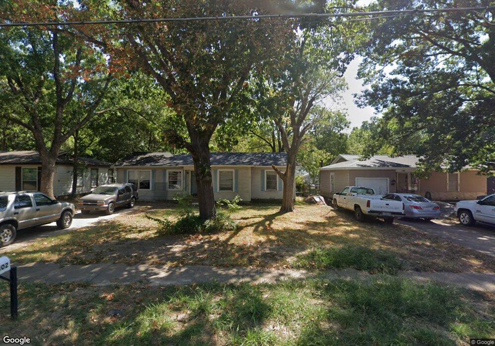 1302 Pecan St, Bonham, TX 75418 - photo 1