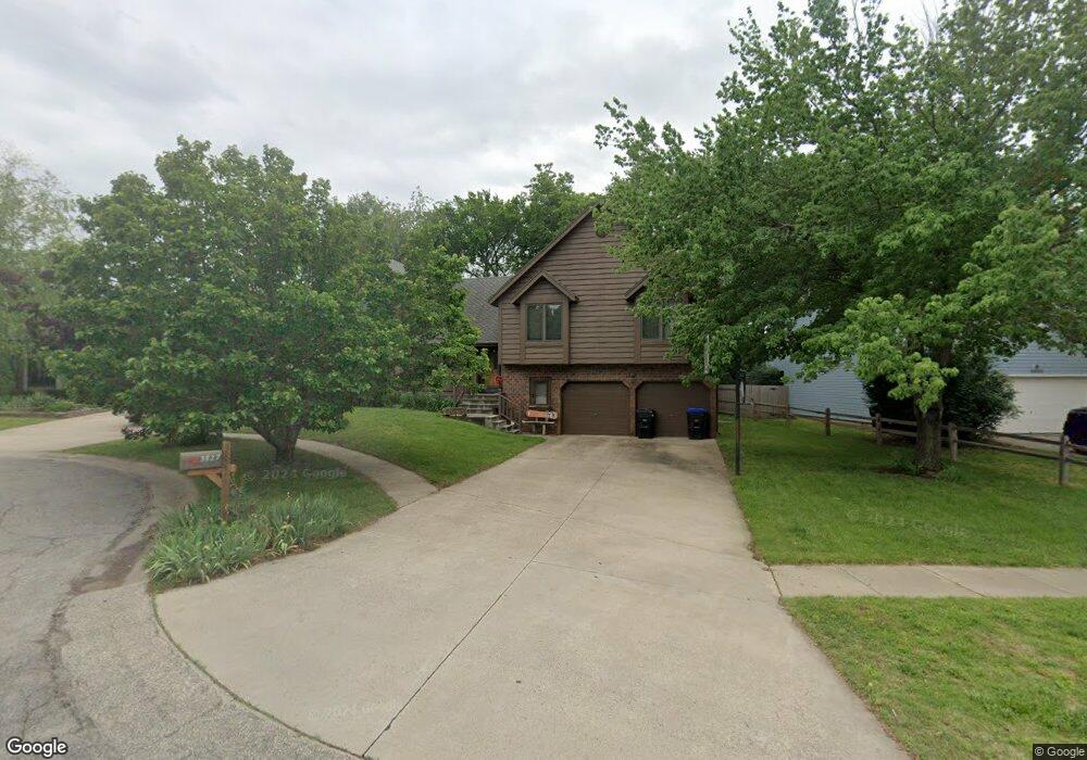 3827 SW Cambridge Ct, Topeka, KS 66610 - photo 1