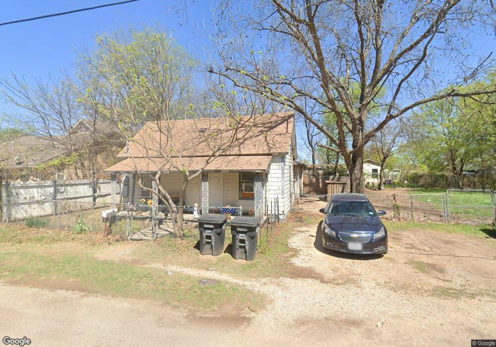 305 Robbins St, Cleburne, TX 76031 - photo 1