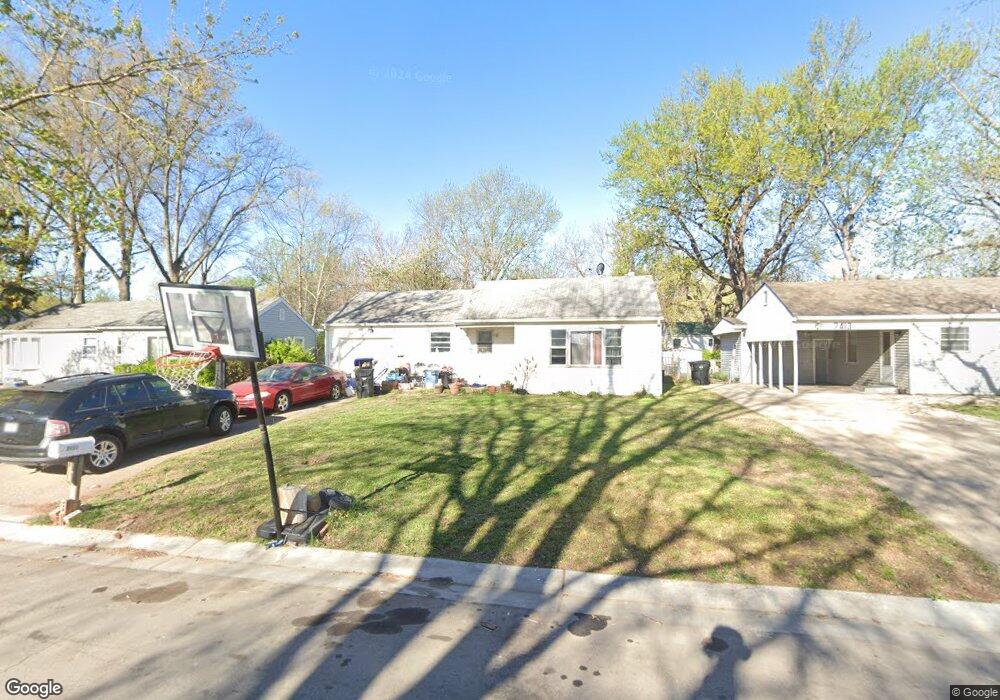 2417 SW Madeline Ln, Topeka, KS 66614 - photo 1