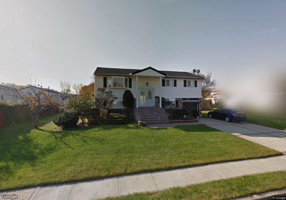 24 Rainbow Ln, Amityville, NY 11701 - photo 1