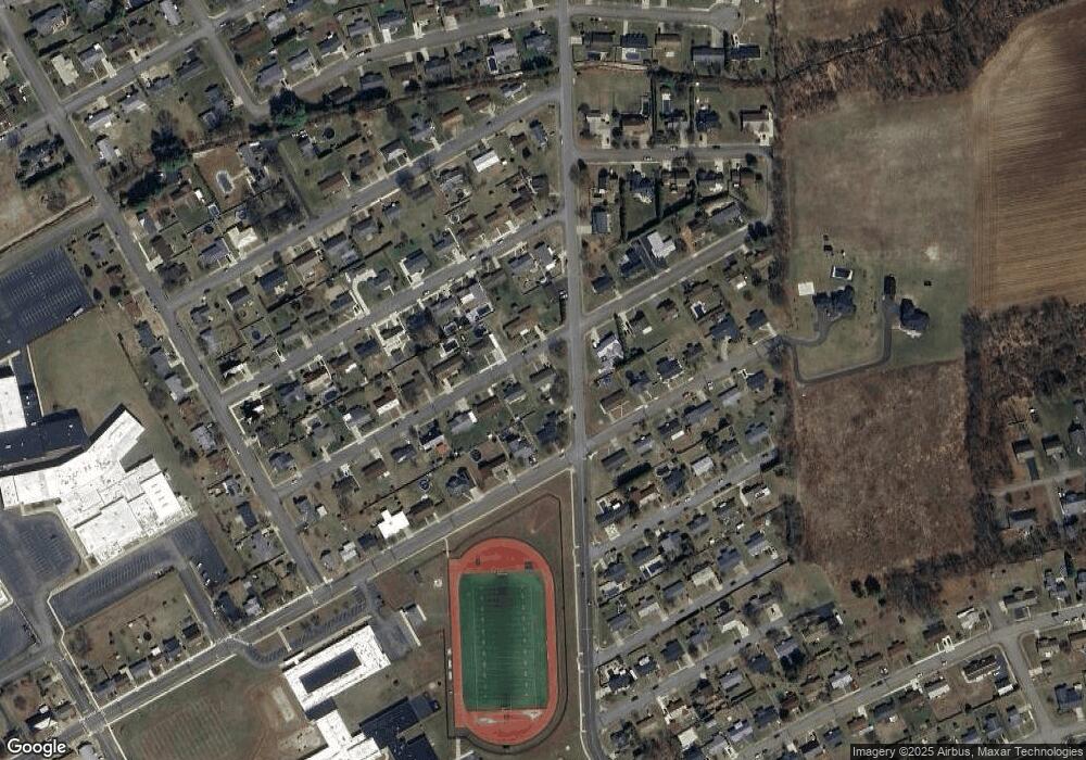 944 Roslyn Dr, Berwick, PA 18603 - photo 1