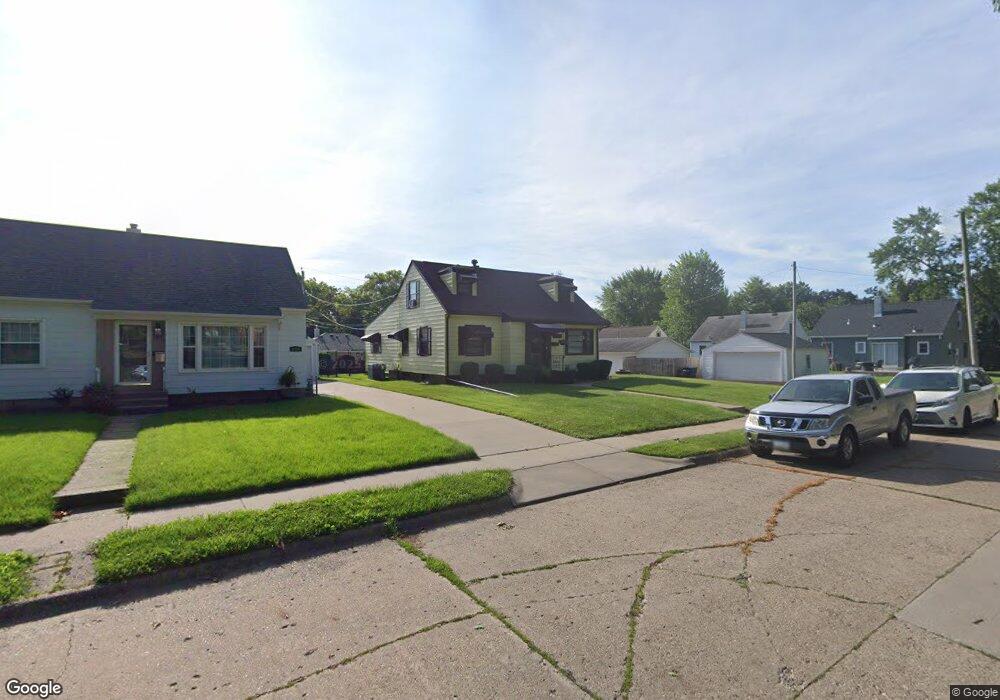 2317 N Myrtle St, Davenport, IA 52804 - photo 1