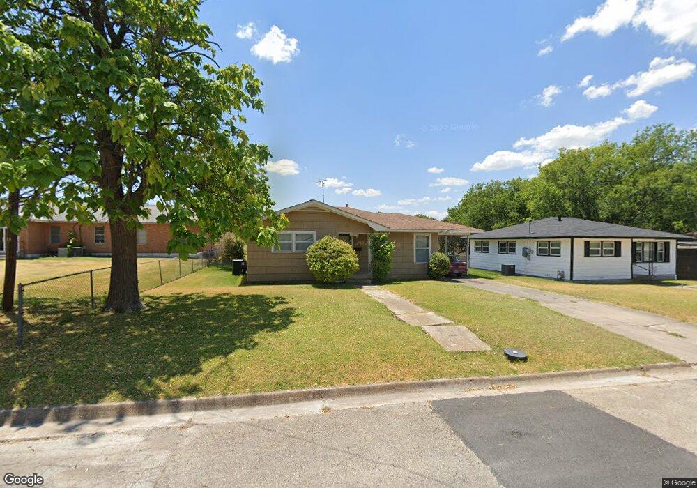 1614 Elizabeth St, Gainesville, TX 76240 - photo 1