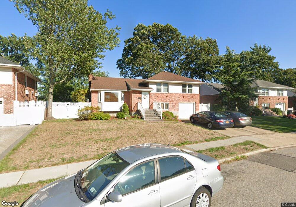 3882 Hollis Ln, Seaford, NY 11783 - photo 1