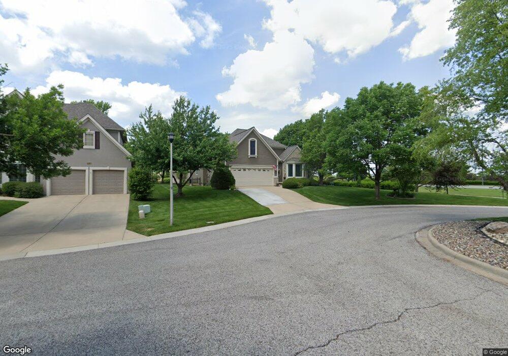 9822 Chestnut St, Lenexa, KS 66220 - photo 1