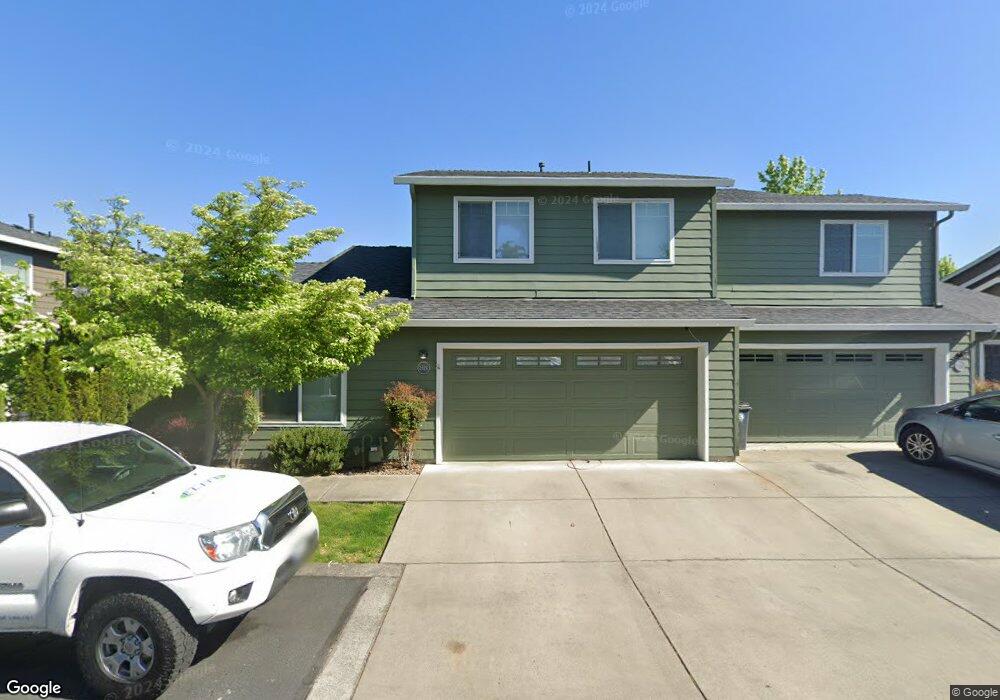 2526 Mistletoe Ct, Central Point, OR 97502 - photo 1
