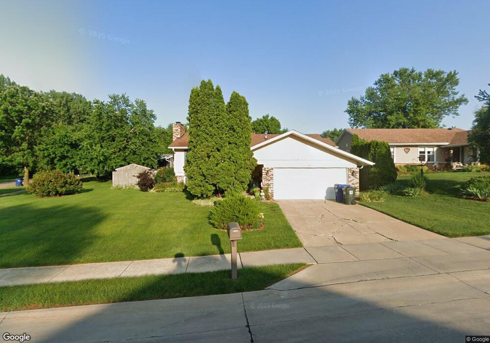 4604 Fillmore Ln, Davenport, IA 52806 - photo 1