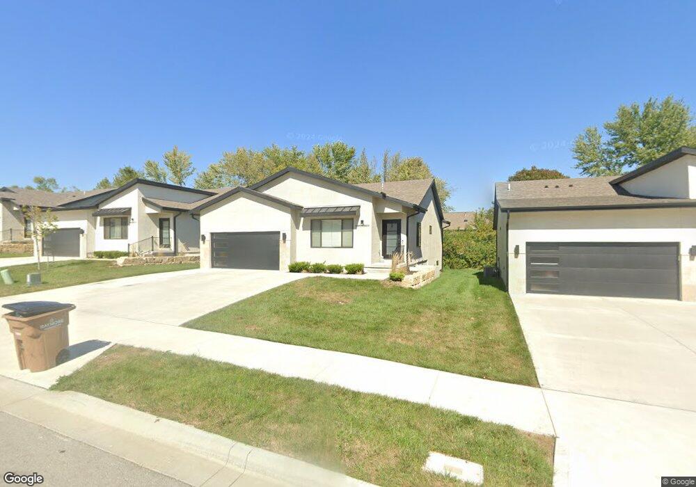 124 E Maplewood Ln, Raymore, MO 64083 - photo 1