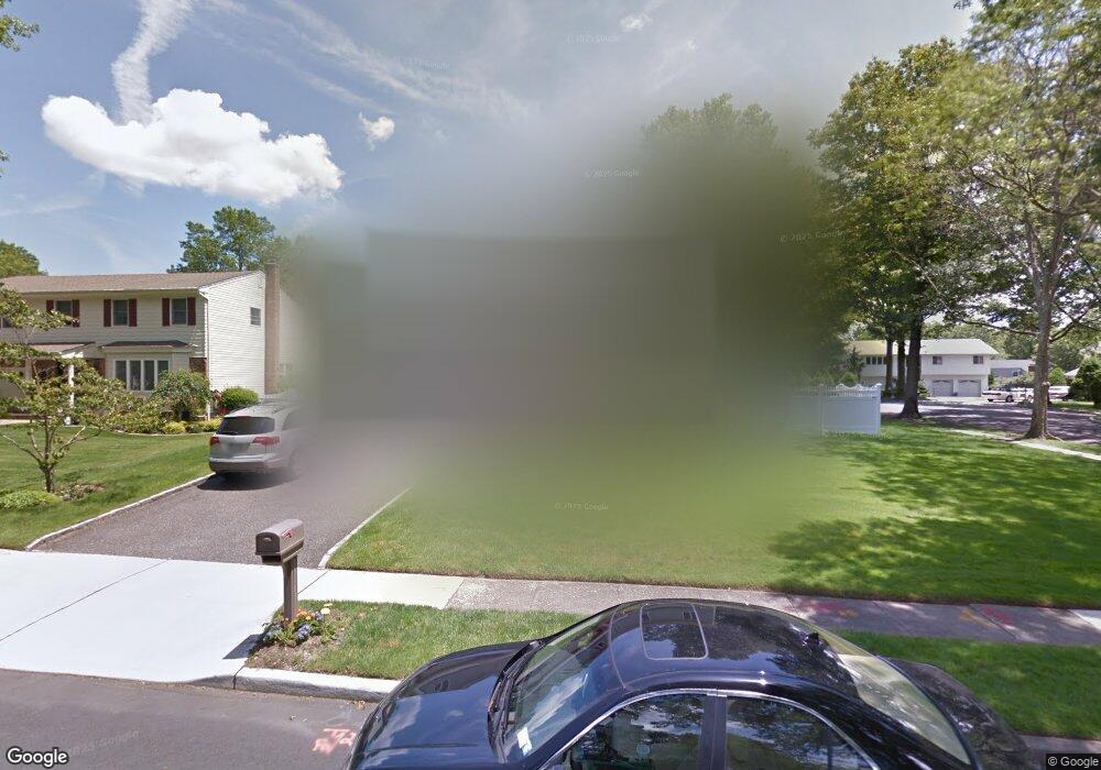 19 Glenmere Ln, ComMacK, NY 11725 - photo 1