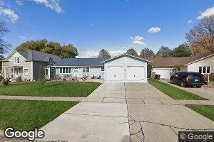 603 2nd St, Hull, IA 51239
