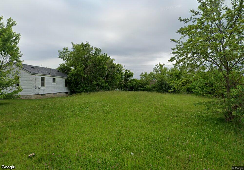 1039 Tremont Ave, Flint, MI 48505 - photo 1