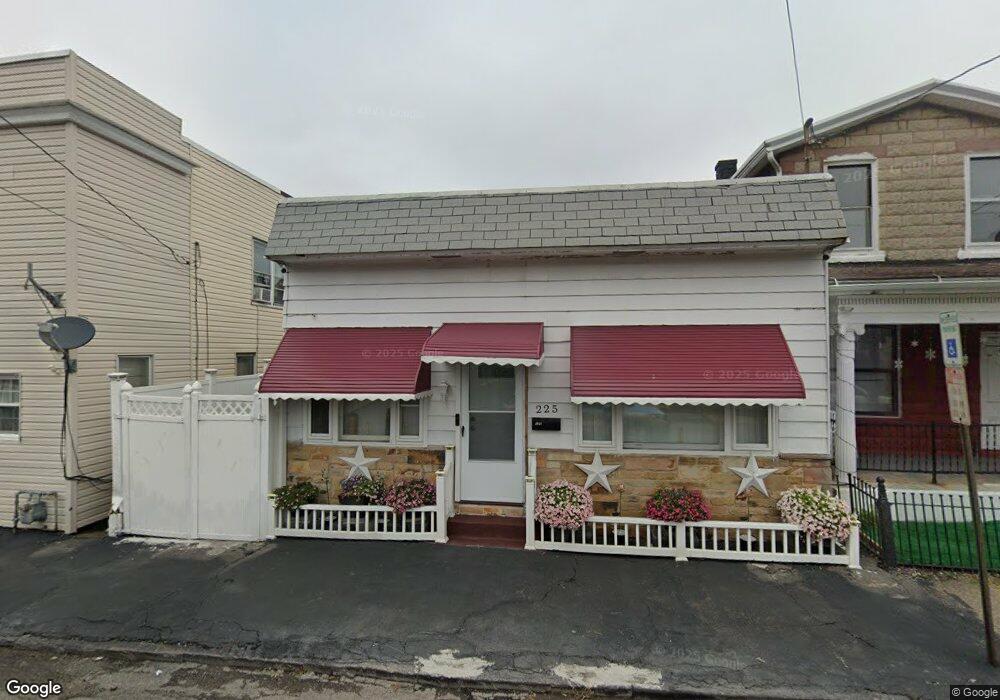 225 E Chestnut St, Hazleton, PA 18201 - photo 1