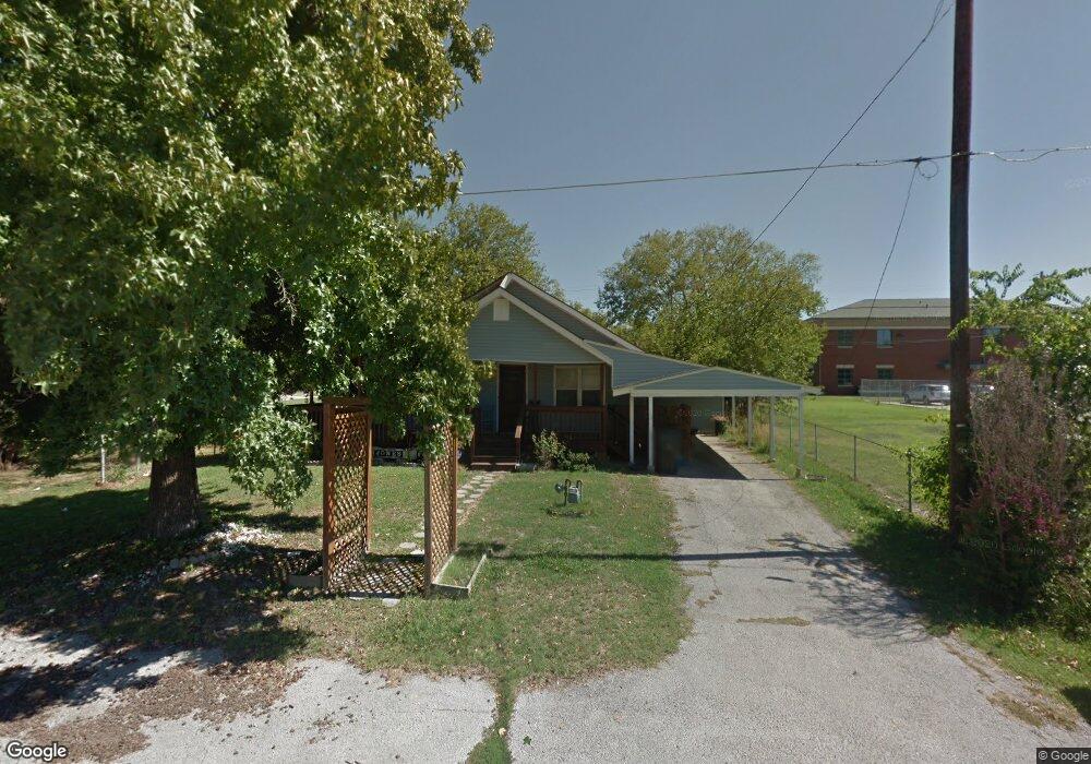 316 S Cherokee Ave, Claremore, OK 74017 - photo 1