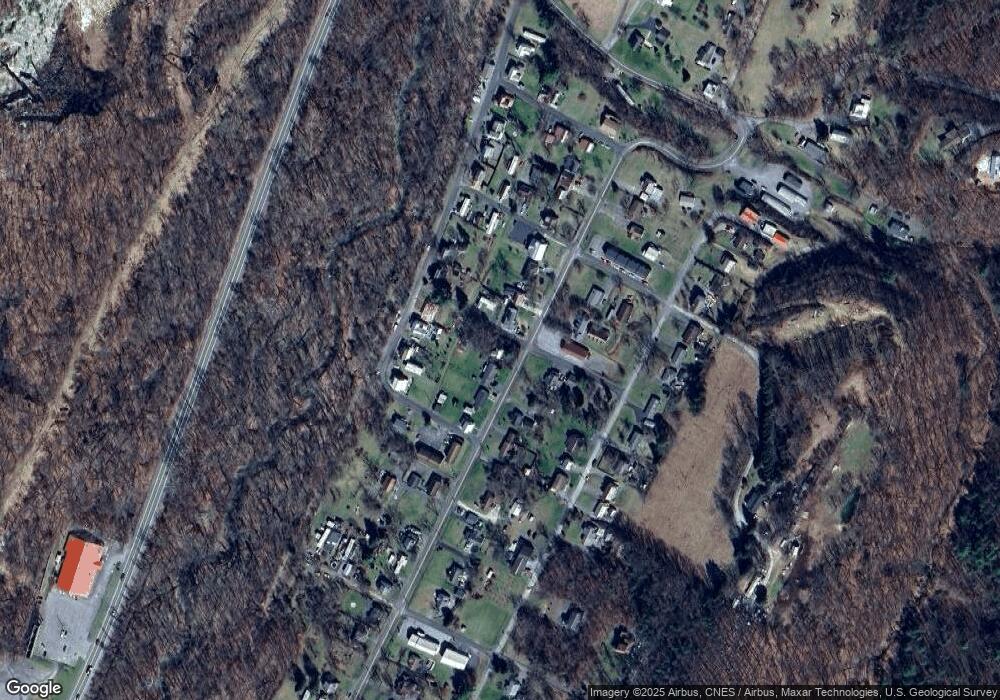 711 Harrison Ave, Berkeley Springs, WV 25411 - photo 1