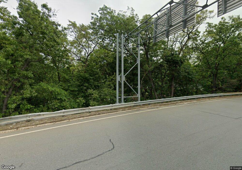 10 Tree Top Ln, Lynnfield, MA 01940 - photo 1